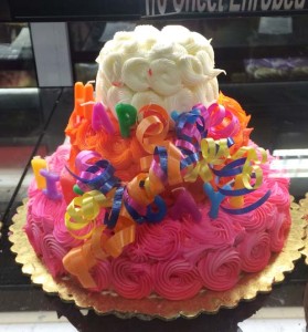 パッションピンクのケーキ