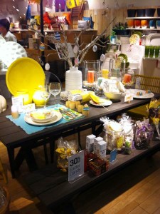 Crate and Barrel イースターセール