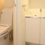 お酢で強力なトイレの水垢を全て取り去る