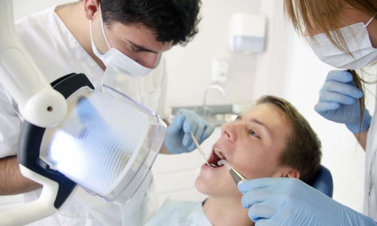 アメリカで歯科治療を無料で受けるサービス