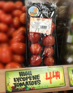 トレジョのトマト売り場にある「トレーダージョーズおすすめのトマト「High-Lycopene-tomatoes」」