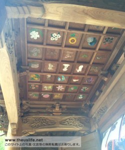 健軍神社の入口の天井には絵があります