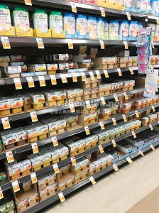 アメリカのスーパーの離乳食売り場