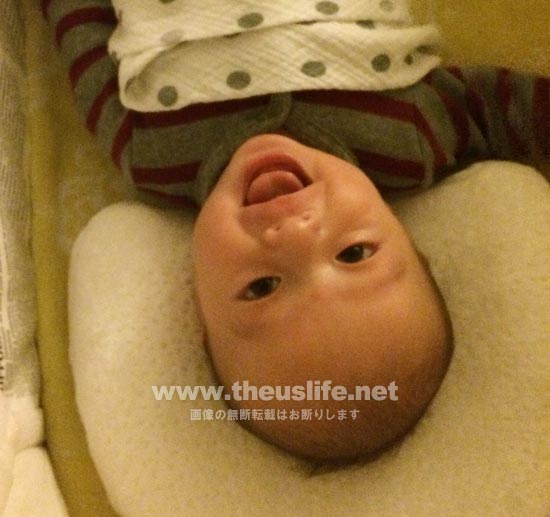 生後一ヶ月の日米ハーフの赤ちゃんの笑顔