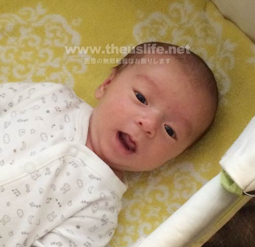 生後一ヶ月の日米ハーフの赤ちゃんの顔