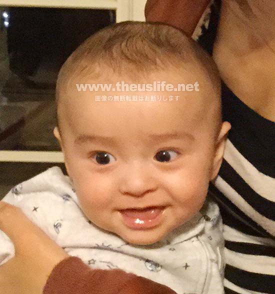生後四ヶ月の日米ハーフの両目二重まぶたになった赤ちゃんの顔