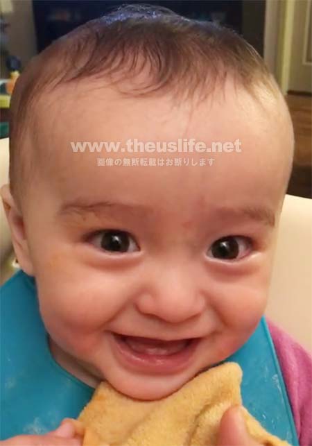 生後七ヶ月の日米ハーフの両目二重まぶたになった赤ちゃんの顔