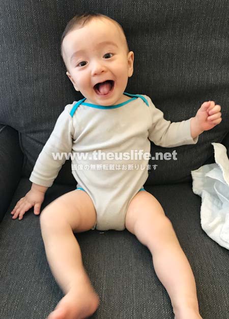 生後九ヶ月の日米ハーフの両目二重まぶたになった赤ちゃん