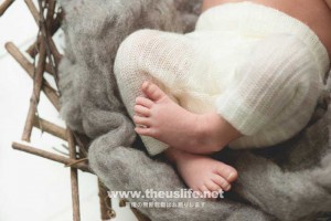 ニューボーンフォトで撮影した赤ちゃんの足元の写真