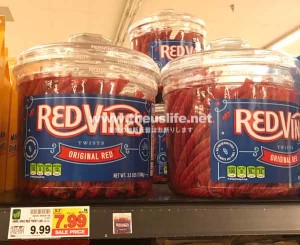 アメリカのスーパーに並ぶRedVines（レッドバインズ）