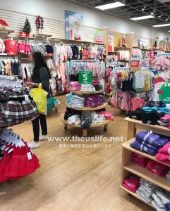 Carter'sの子供服売り場（女の子）店内の様子