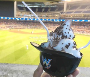 マーリンズ・パークの野球帽に入った名物アイスクリーム
