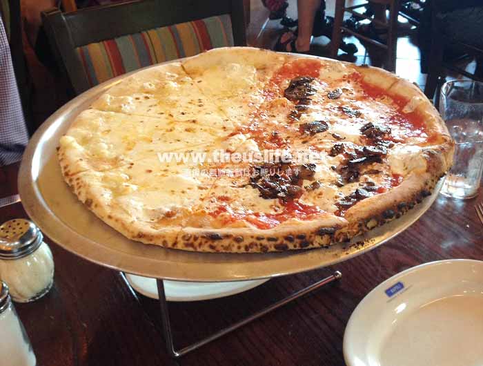 フロリダ州ディズニーワールド内にある Via Napoli Ristorante e Pizzeria